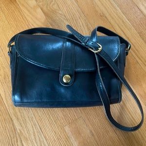 Coach 80’s vintage bag. Midnight blue leather roll bag spring lock.